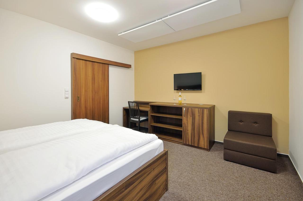 Penzion Kuzelna Hotel Trutnov Bagian luar foto