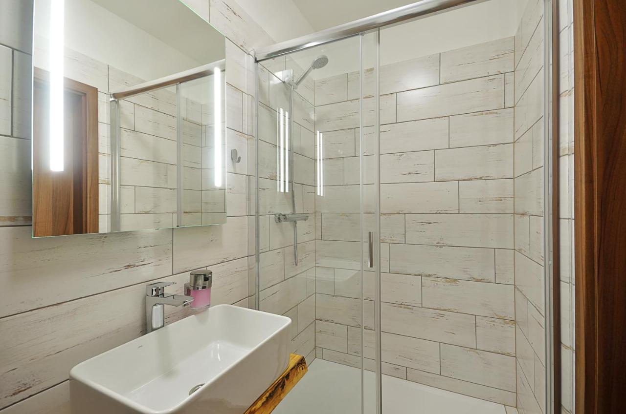 Penzion Kuzelna Hotel Trutnov Bagian luar foto