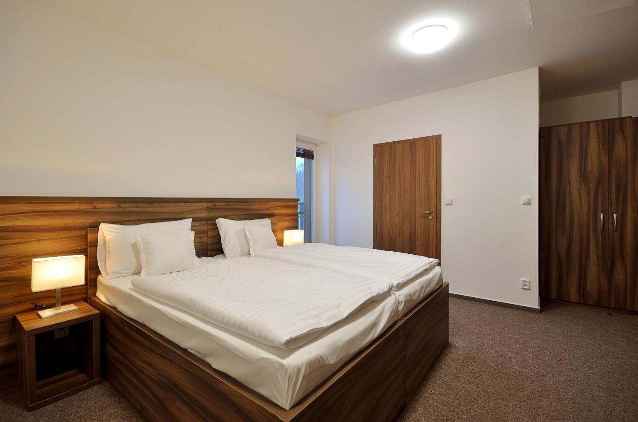 Penzion Kuzelna Hotel Trutnov Bagian luar foto